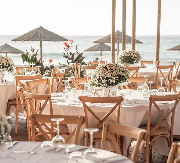 modern_beach_bar_kulfoldi_eskuvo